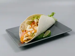 Тако з соковитим курчам (200г)