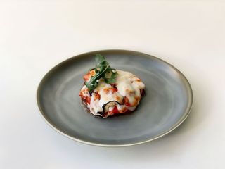 Баклажани запечені з томатами і моцарелою (180г)