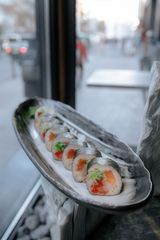 Рол Футомаки з окунем ізумидай, сибасом і лососем (250г)