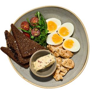 Сніданок з куркою та пряною вершковою олією (350г)