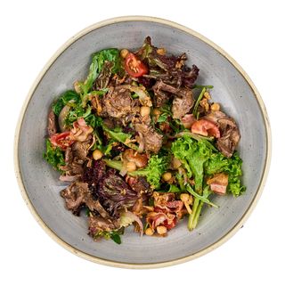 Салат з томленою телятиною, шпинатом та азіатською заправкою (230г)