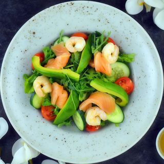 Салат з лососем та креветками (370г)