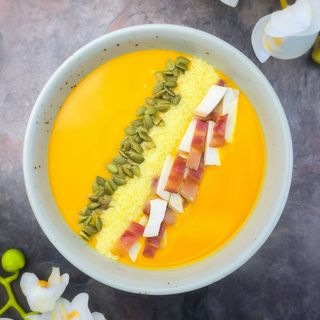 Гарбузовий крем-суп з куркою та беконом (410г)