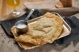 Чебурек Баранина з сиром (350/80г)