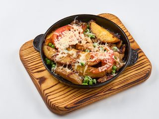 Пательня з картоплею та курочкою