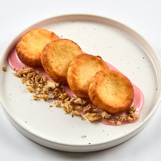 Сирники з ягідним соусом (200г)