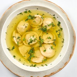 Бульйон з пельменями (300г)