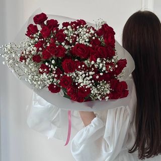 Букет "Червона троянда (13) та гіпсофіл (3)"