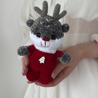 Оленя у комбінезоні