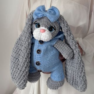 Зая у комбінезоні з бантиком