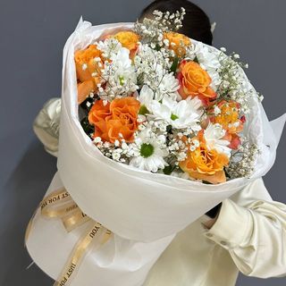 Букет «Хризантема (4), Маріо (7), гіпсофіл (2)»