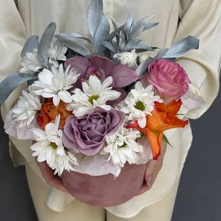 Композиція «Троянди, орхідея та хризантема »