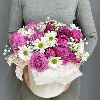 Композиція «Троянди, хризантема , гіпсофіл»