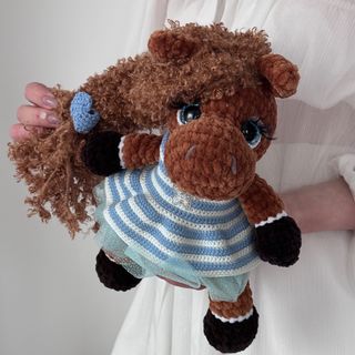 Коник-дівча у платті