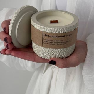 Свічка "Чорний кардамон та крем"