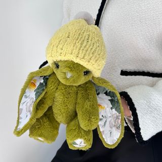 Іграшка Кролик зелений з жовтою шапкою 