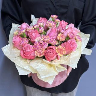 Композиція «Бі Світ та діантус»