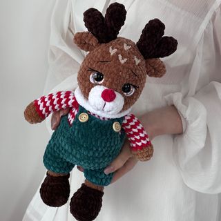 Оленя у комбінезоні