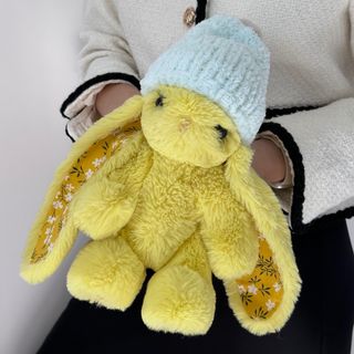 Іграшка Кролик жовтий з блакитною шапкою 