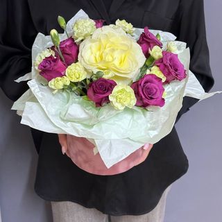 Композиція «Троянди та кущовий діантус»