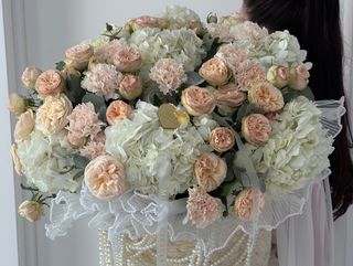 Композиція «Гортензії (7), троянди (8), діантус (11)»