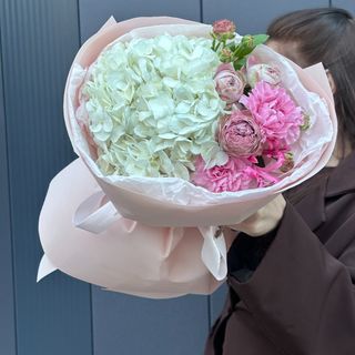 Букет "Гортензія біла (1), Блоссом Баблз (1), діантус (2), неріне (1)"