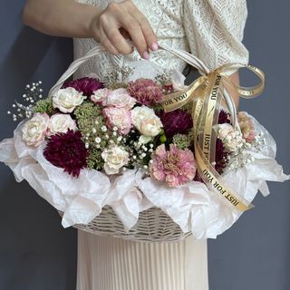 Композиція «Айстри, троянди , діантуси та зелень » корзина