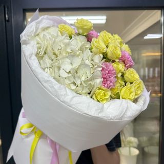 Букет «Гортензія, Ведінг інвайт (5), діантуси (5)»