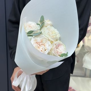 Букет «Вайт Охара (5) та евкаліпт»