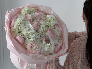 Букет «Гортензії (7) та ранункулюси (10)»