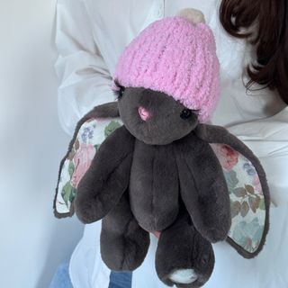 Іграшка Кролик темно-сірий з рожевою шапкою та вушками