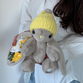 Іграшка Кролик сірий з жовтою шапкою