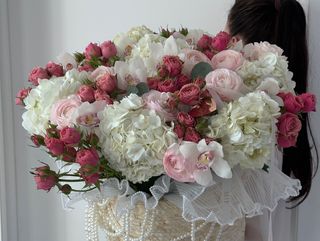 Композиція «Гортензії (7), троянди (8), ранункулюс (10), цимбідіум (11)»