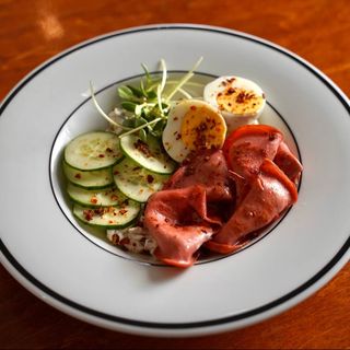 Сніданковий творог з молочною ковбаскою