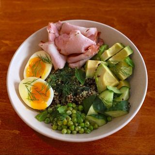 Кіноа боул з шинкою