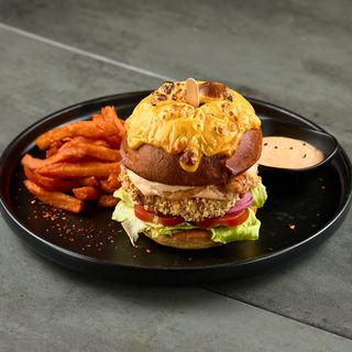 Бургер з індичкою та креветками (370\40)