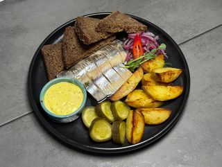 Норвезький оселедець з печеною картоплею (390/40г)