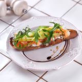 Брускета з лососем та домашнім йогуртом (100г)