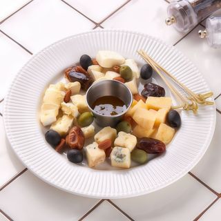 Мікс італійських сирів (250г)