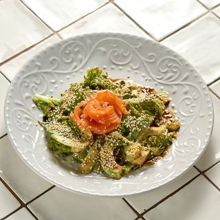 Зелений салат з лососем (200г)