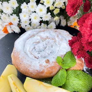 Плацинда з яблуком