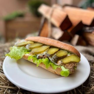 Паніні з курочкою та малосольним огірком