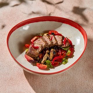 Салат з телятиною та овочами (230г)