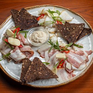 СалоМіць. Фермерське сало з хріном та часником (150г/50г)