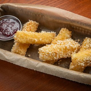 Моцарела фрі в панко з ягідним конфі(180/50г)