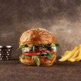 БУРГЕР З КАЧКОЮ КОНФI ТА ТРЮФЕЛЬНИМ АЙОЛI