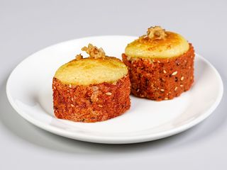 Запечений гострий рол з копченим сиром, лососем і тунцем (340г)