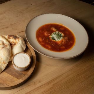 Борщ з фокачо та делікатесним соусом(400г/50г)