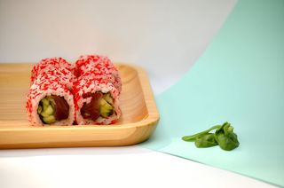 Каліфорнія з тунцем (215г)