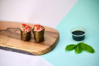 Гункани з тунцем спайсі (85г)